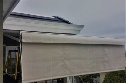 retractable awnings with roller valance option